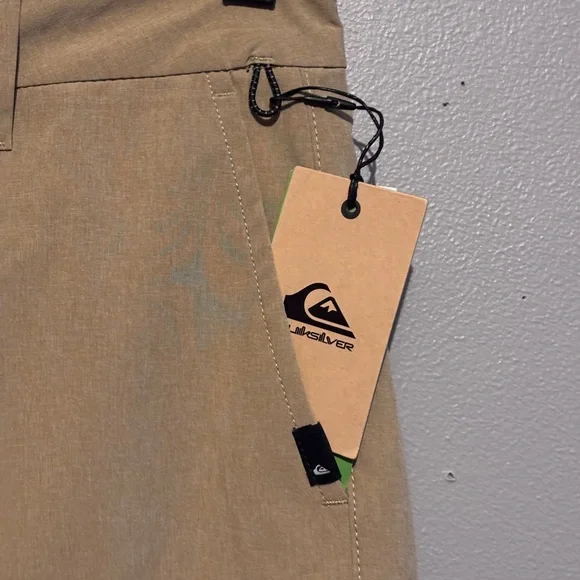 NWT Men’s Quiksilver Khaki Amphibian Walkshorts - Picture 3 of 11